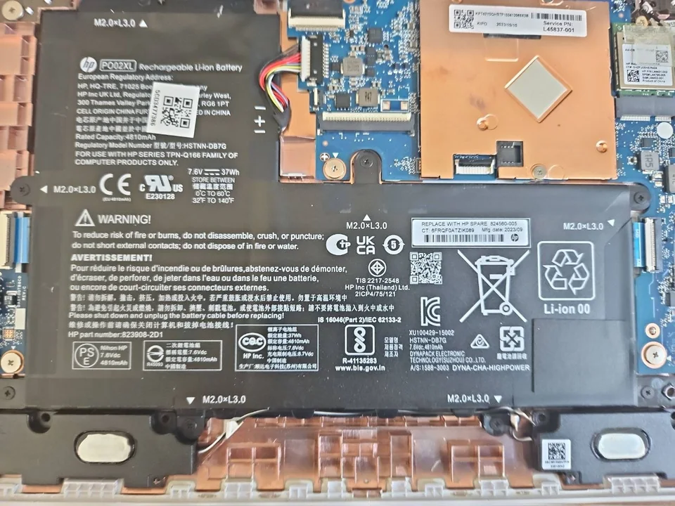 Close-up of an HP laptop battery during replacement compatibility checks
